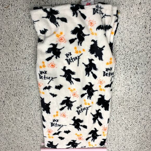 Betsey Johnson Witch on Brooms Bats Spooky Halloween Plush Throw Blanket Gothic - Picture 1 of 7